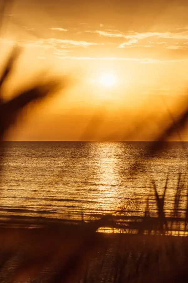 vakker strand solnedgang