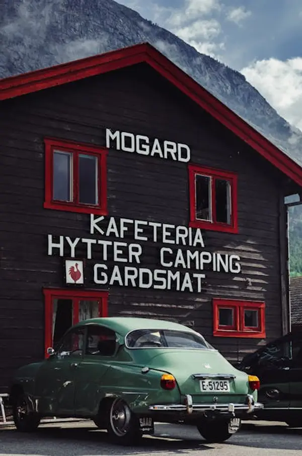 En vakker campingplass i Norge med natur og vann