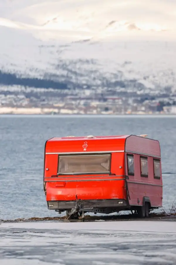 Vakker natur i Lofoten med campingplasser