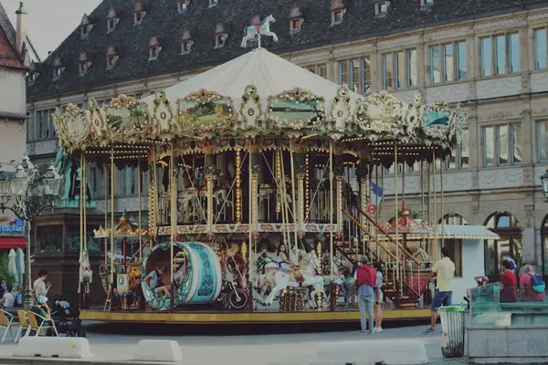 Familie med barn på ferie i Syden